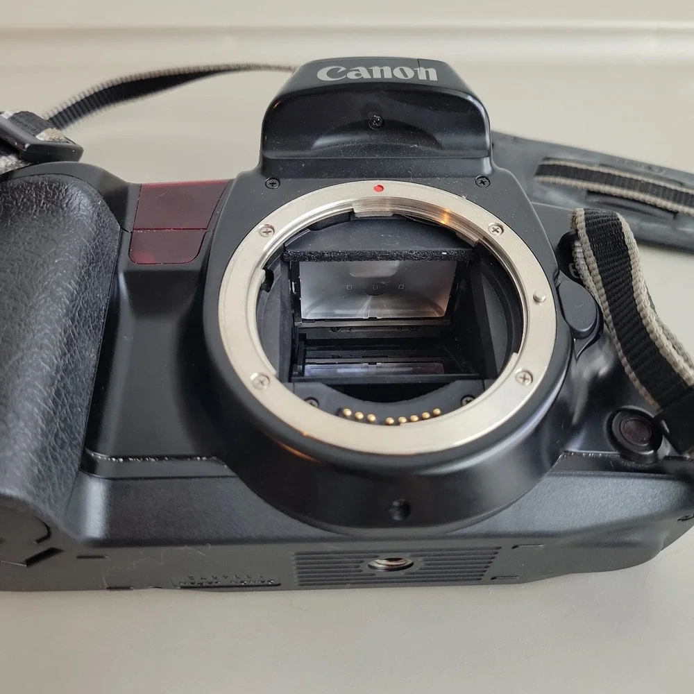 Canon EOS 10S 35mm SLR Camera   35-135mm 1:4-5.6 Lens Tested Bundle